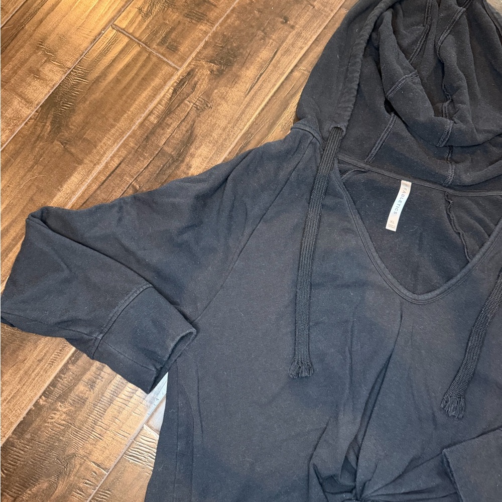 Fabletics Sydney Twist Front Hoodie Black Size XL Cropped Pullover LS1932925 - Picture 2 of 10